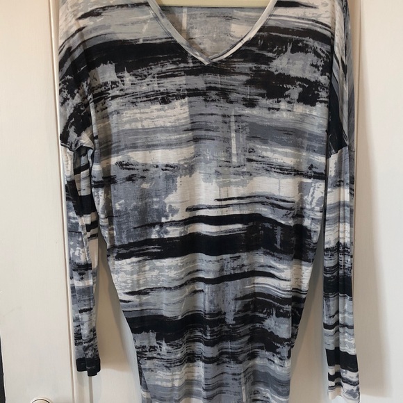 Lovely silky tunic! - Picture 2 of 3